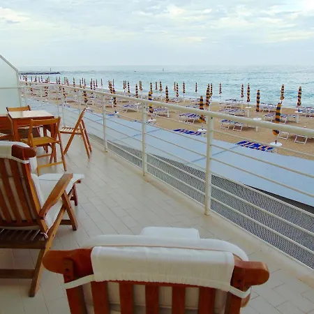 N226 - Numana, Meraviglioso Bilocale Fronte Mare Διαμέρισμα