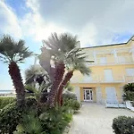 N226 - Numana, Meraviglioso Bilocale Fronte Mare * نومانا