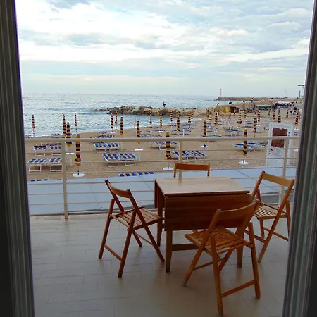 N226 - Numana, Meraviglioso Bilocale Fronte Mare 公寓 *